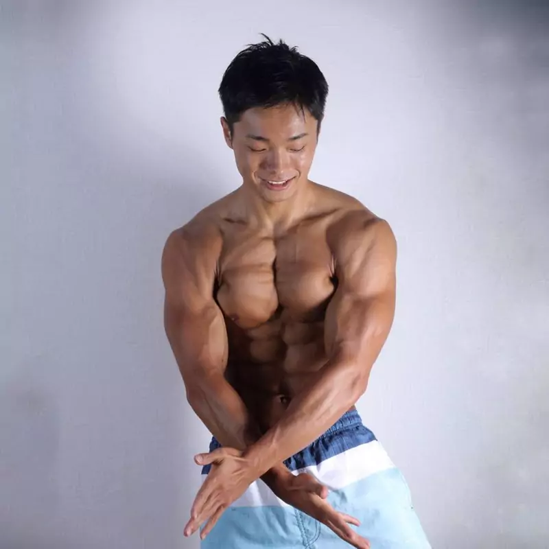 Tomoaki Physique