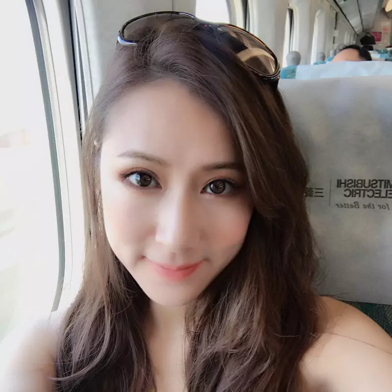 空姐摸摸-比利時夫妻在台灣Holymollieee