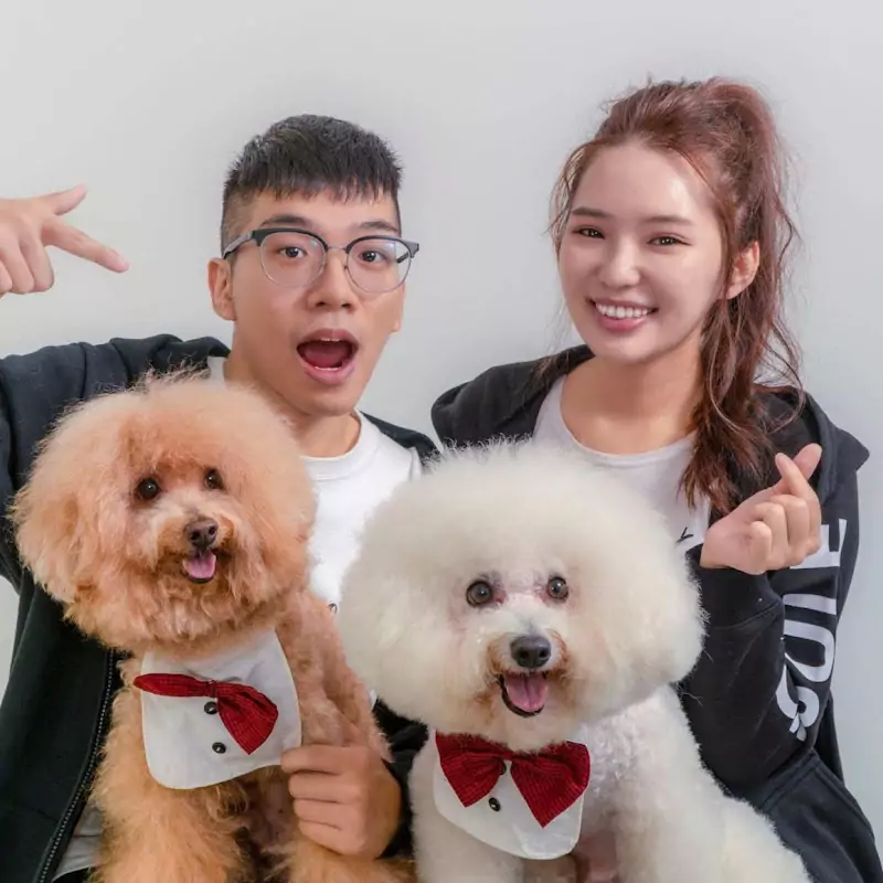 希露弟弟啃雞腿