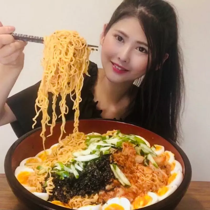 高橋ちなり【大食い酒飲み愛煙家】